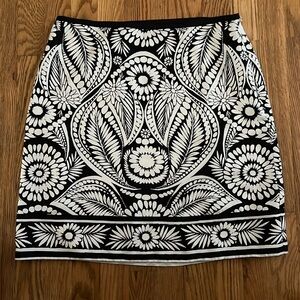 Banana Republic Silk Black & White Floral Skirt Sz 6